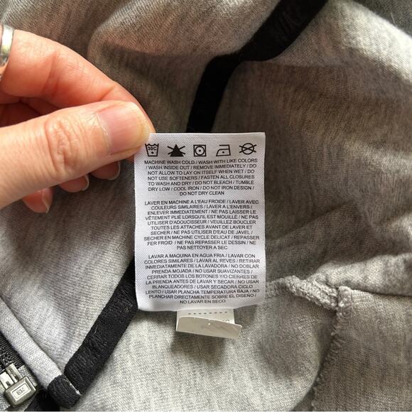 Nike Tech Gray Asymmetrical Zipper Butterfly Back Cropped Hoodie Size Small - Picture 12 of 12